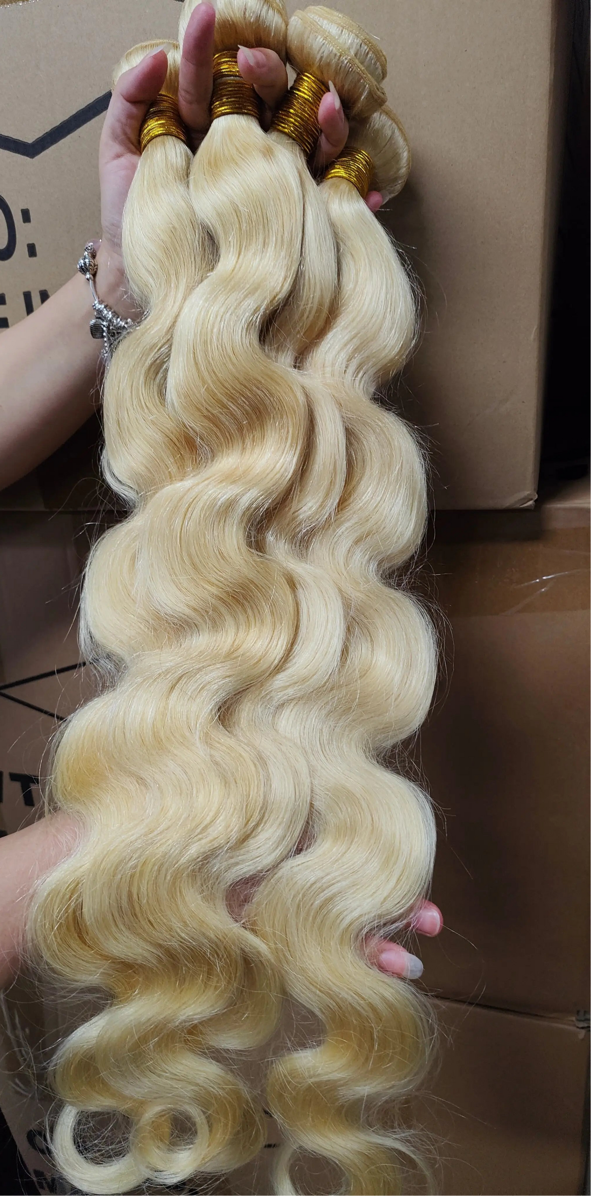 Bundles Body Wave blond 613, cheveux humains – CLEVI Paris