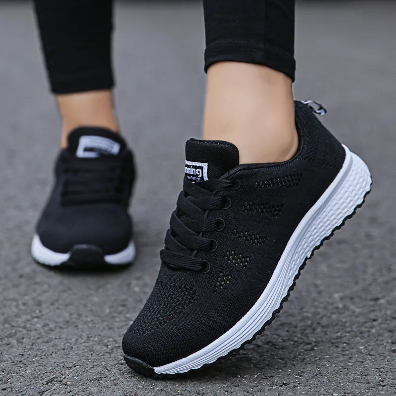 Sneakers femme en tissu extensible à lacets – CLEVI Paris