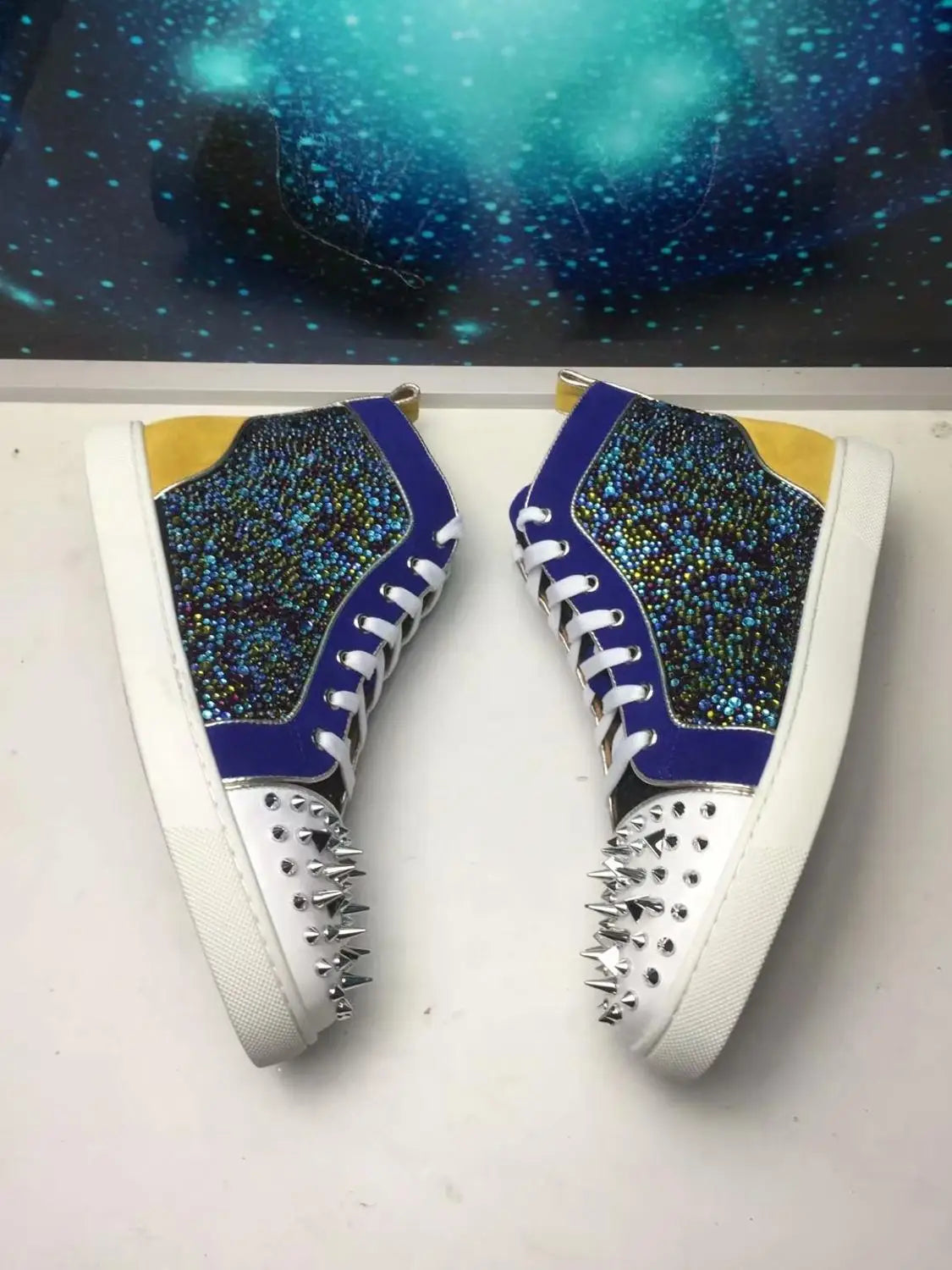 Sneakers Montantes Homme Rivets Street Style Bleu Doré à Lacets – Pointures 37-47 – CLEVI Paris