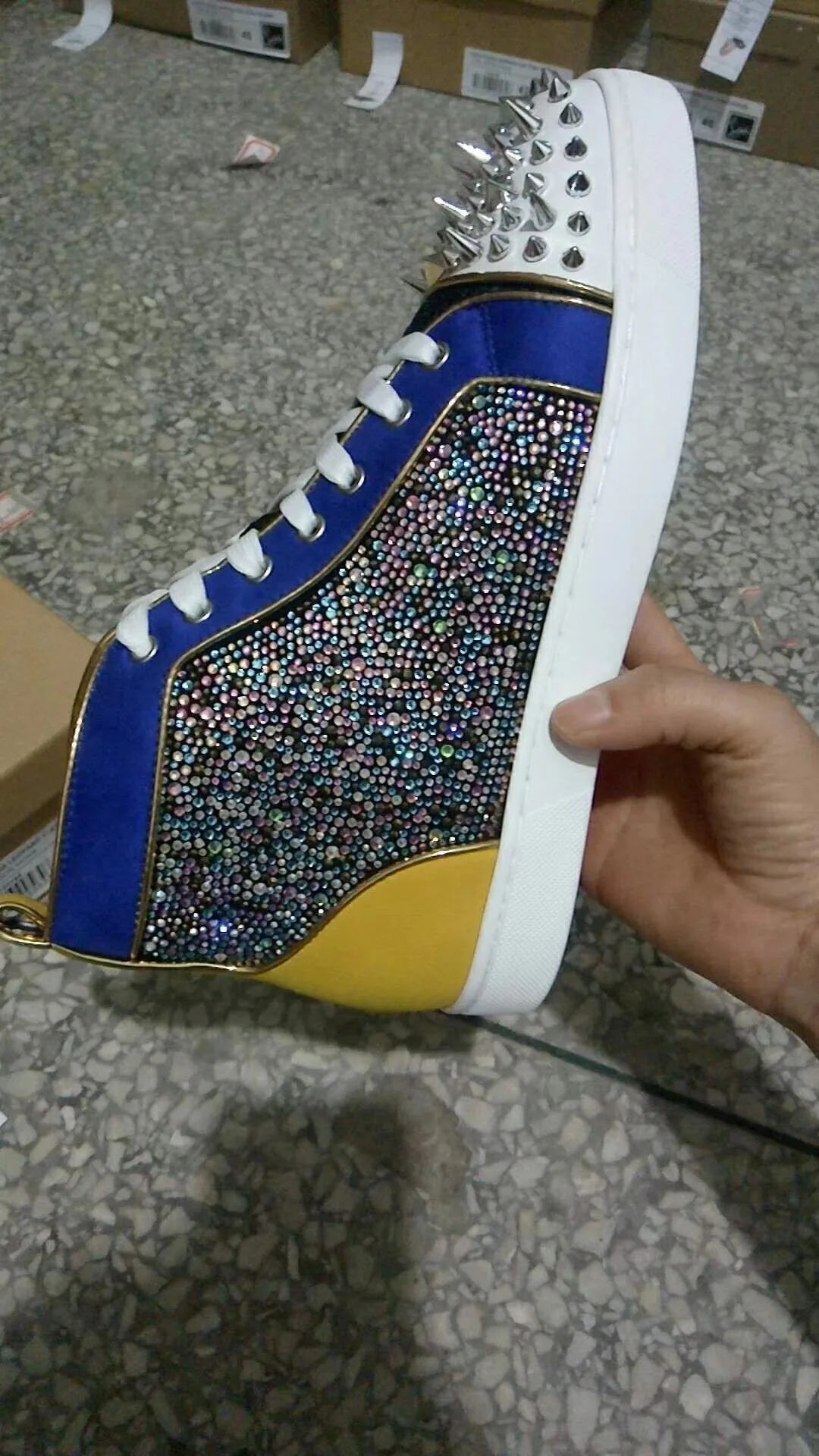 Sneakers Montantes Homme Rivets Street Style Bleu Doré à Lacets – Pointures 37-47 – CLEVI Paris