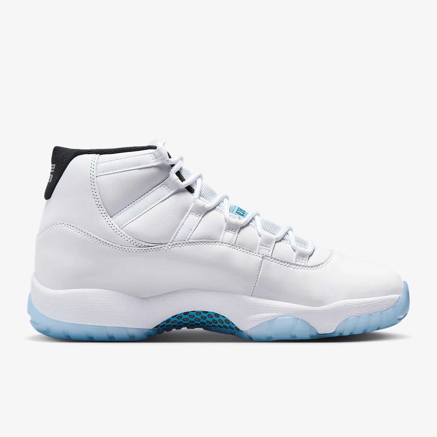 Chaussures de Basketball Homme Haute Tige CT8012-104 – CLEVI Paris
