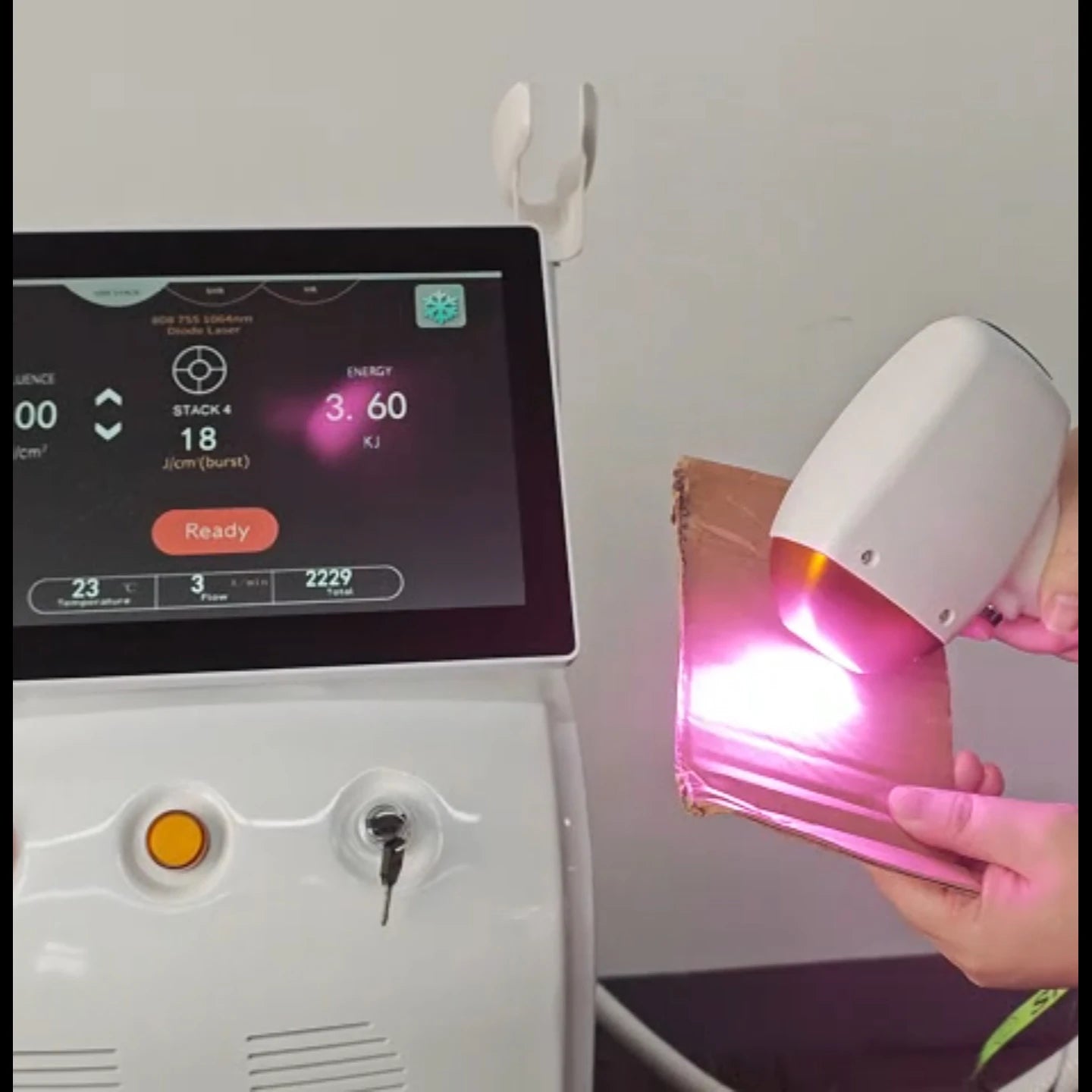 Machine Laser Diode 4000W 4 Longueurs d’Onde 755/808/940/1064nm Épilation Permanente Cryo-Refroidissement – CLEVI Paris