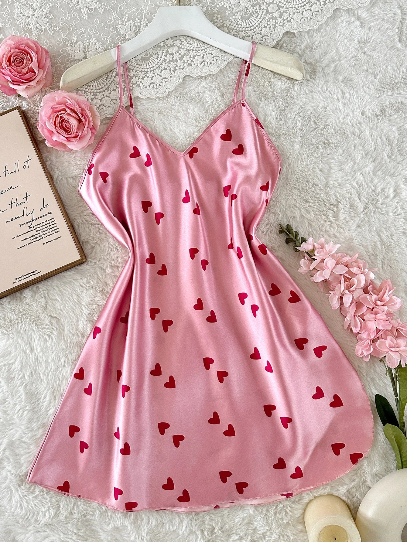 Nuisette Rose Imprimé Cœurs Col V Bretelles Spaghetti Femme Robe de Nuit Mignonne Douce S-XL – CLEVI Paris