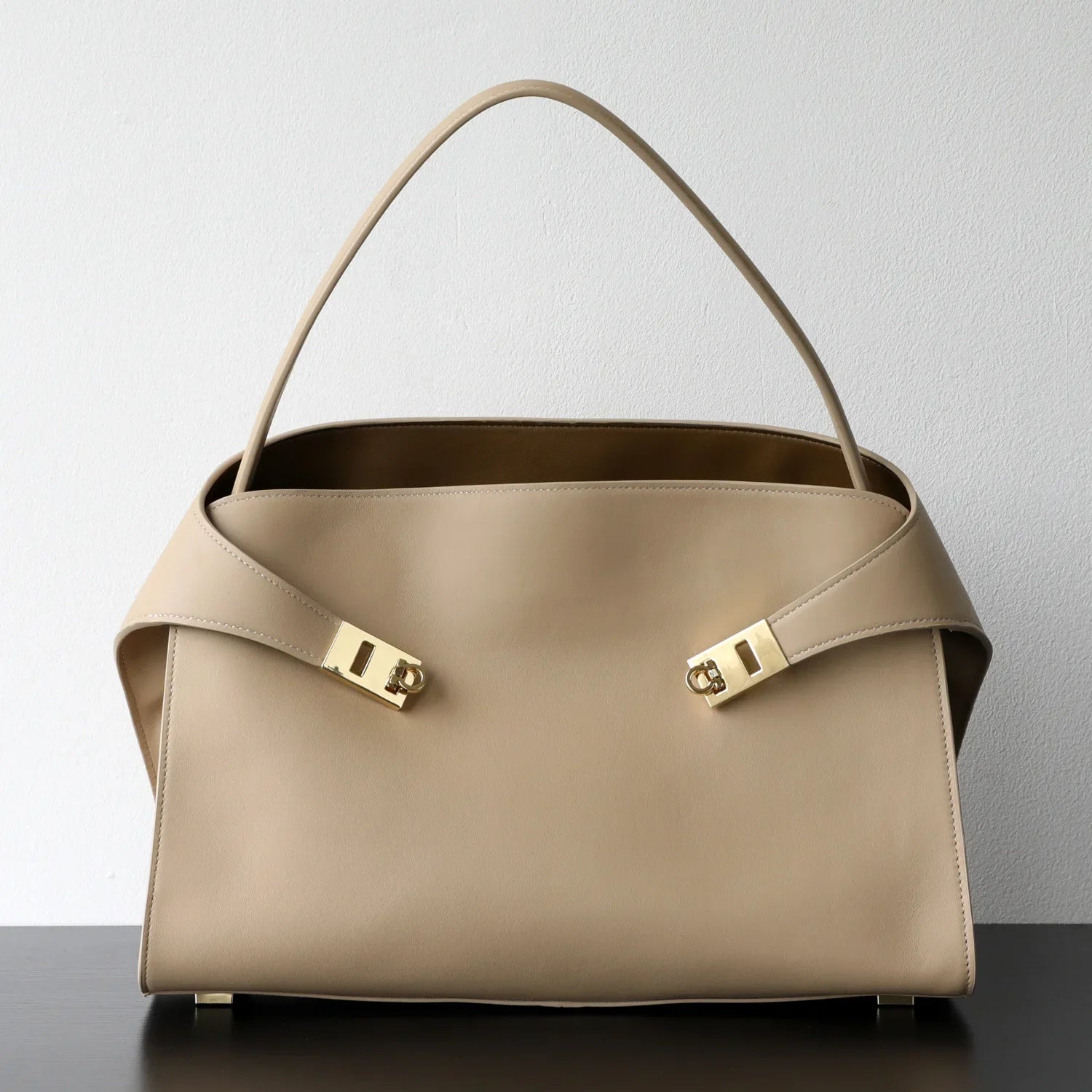 Sac Épaule Cuir Suédé Femme Verrou Métallique Style Minimaliste – CLEVI Paris