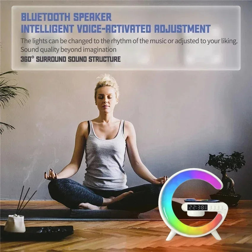 Station de Charge Sans Fil 15W — Enceinte Bluetooth, Lampe Ambiance RGB 9 Modes, Réveil | CLEVI Paris