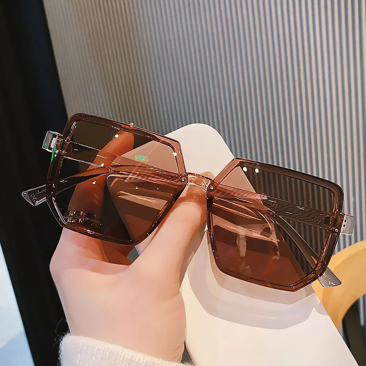Lunettes de Soleil Carrées Polygonales Grande Monture Vintage Miroir Unisexe – CLEVI Paris