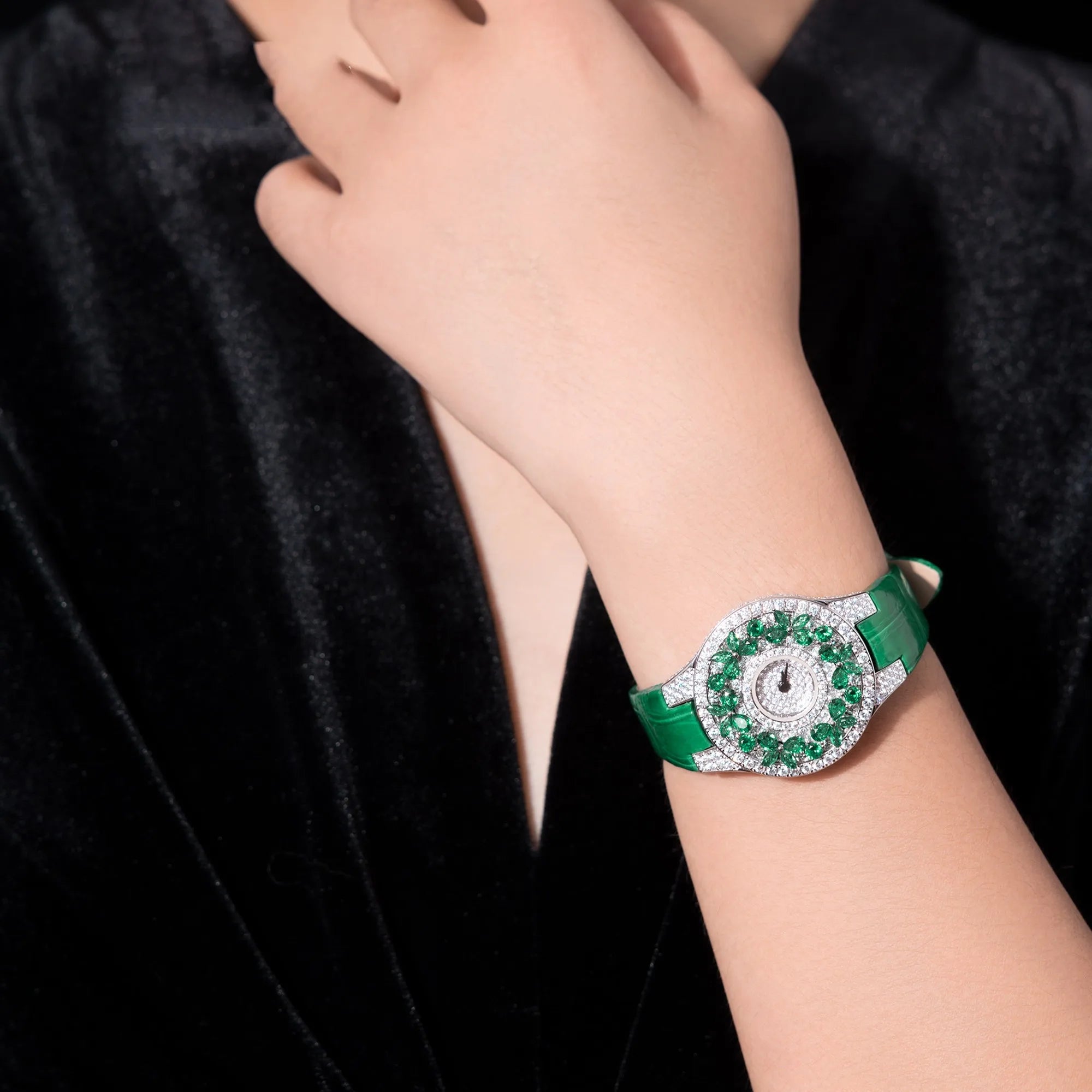 Montre Femme RUIYI Luxe – Zircon Diamant Simulé Bracelet Cuir Quartz 32mm
