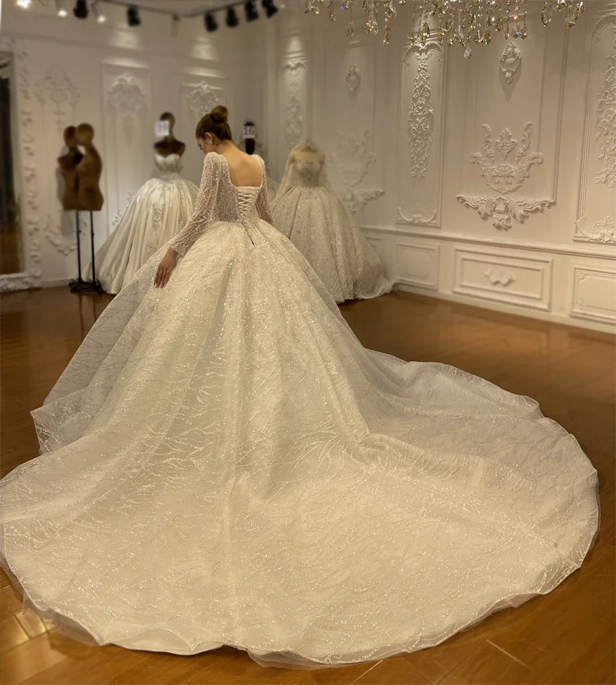 Robe de mariée perlée à col carré – CLEVI Paris