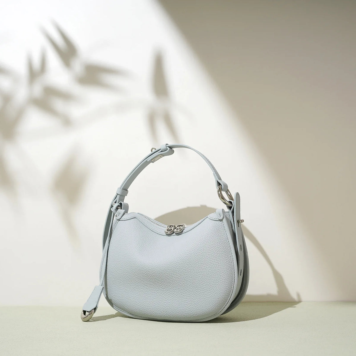 Sac bandoulière Mendy en cuir de vache – CLEVI Paris