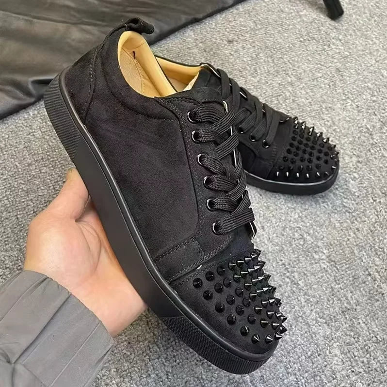 Sneakers Basses Cuir Suède Rivets Plateforme Homme – Noir & Gris, Lacets, Tailles EU 35-45.5 – CLEVI Paris