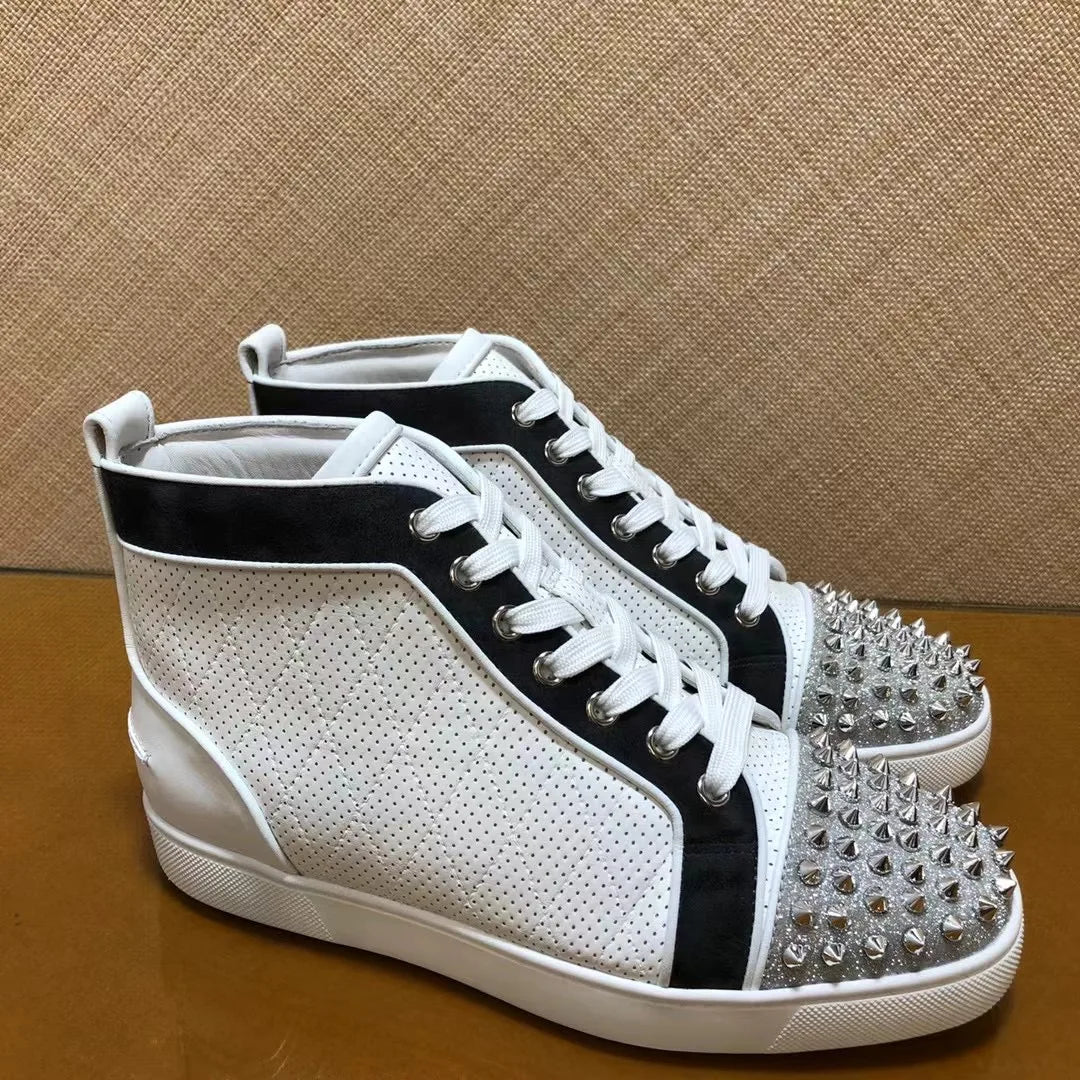 Sneakers Montantes Cuir Véritable Blanc Rivets Argentés Homme – Semelle Rouge, Lacets, Tailles 35-48 – CLEVI Paris