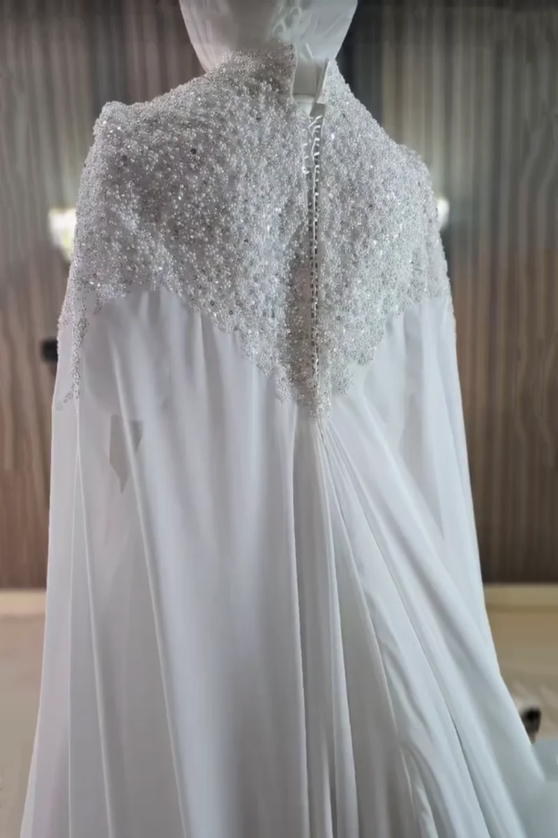 Robe de mariée en mousseline à col haut – CLEVI Paris