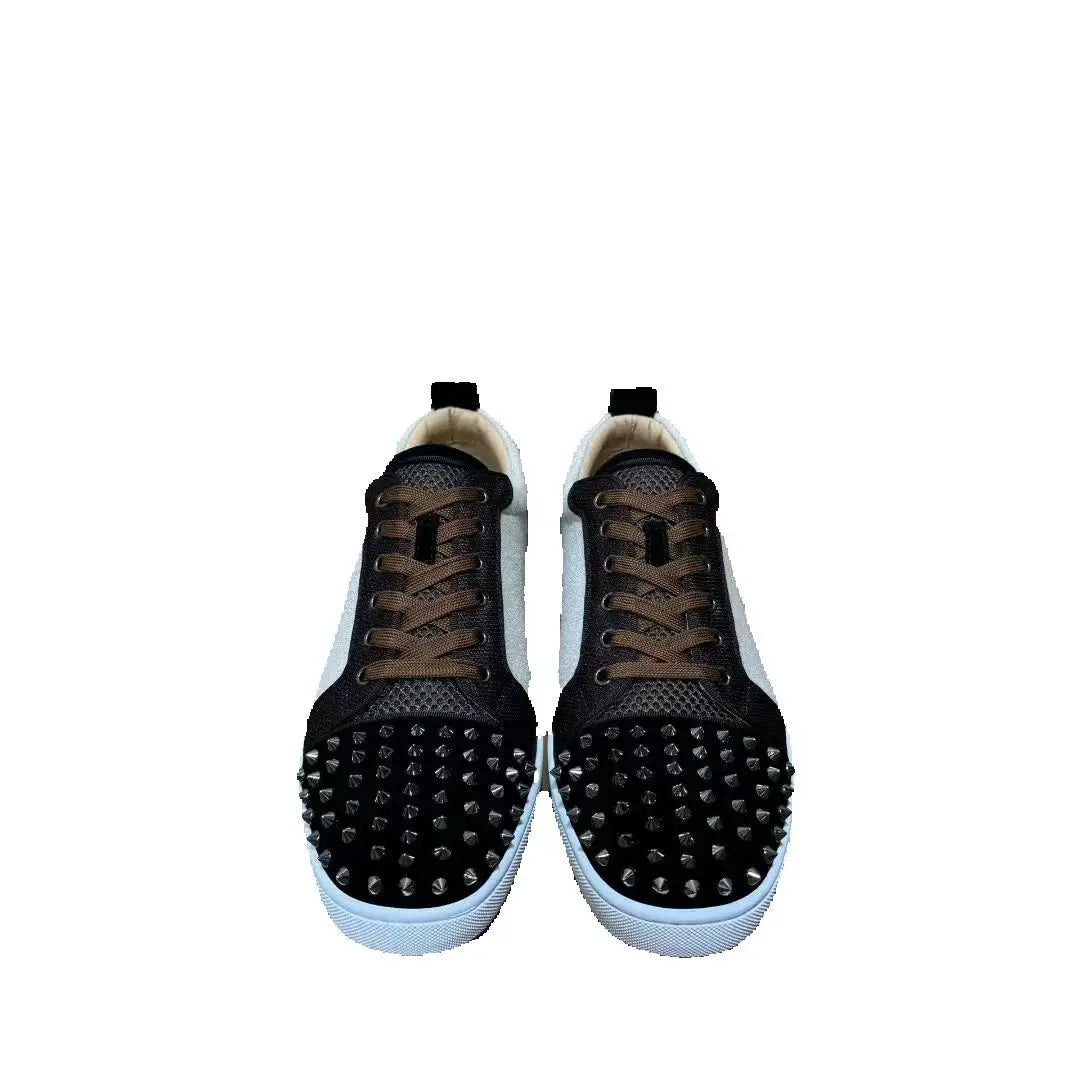 Sneakers Basses Cuir Suède Marron Semelle Rouge Homme – Rivets, Tailles 35-48 – CLEVI Paris