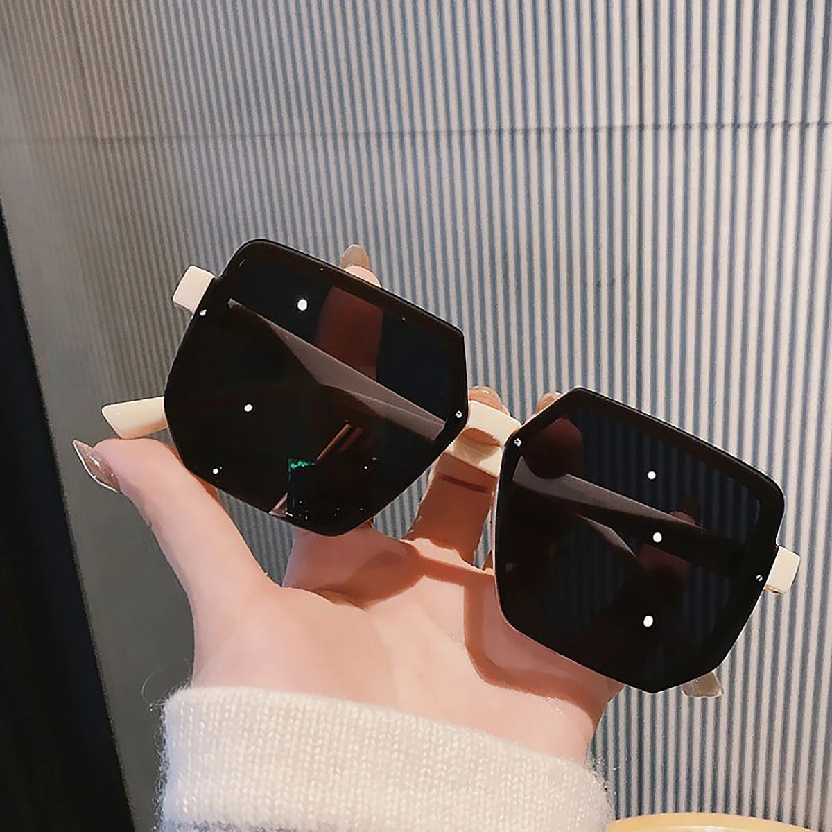 Lunettes de Soleil Carrées Polygonales Grande Monture Vintage Miroir Unisexe – CLEVI Paris