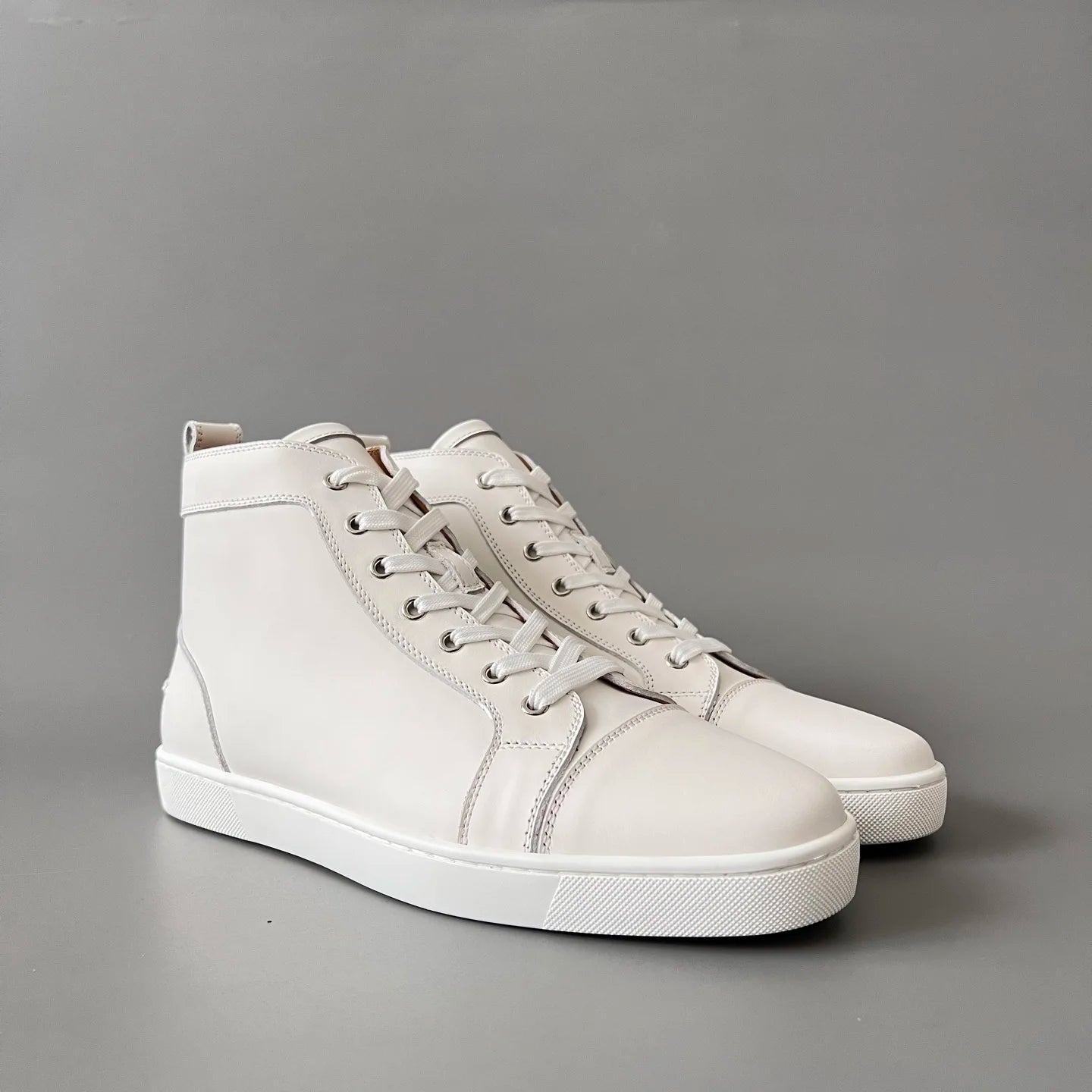 Mocassins Montants Homme Cuir Véritable Blanc – Semelle Rouge, Rivets, Lacets | Style Luxe
