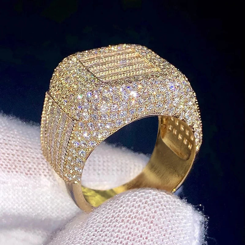 Bague de Mariée Femme Huitan DJ207 – Large Bande Carrée Zircone Pavé Or