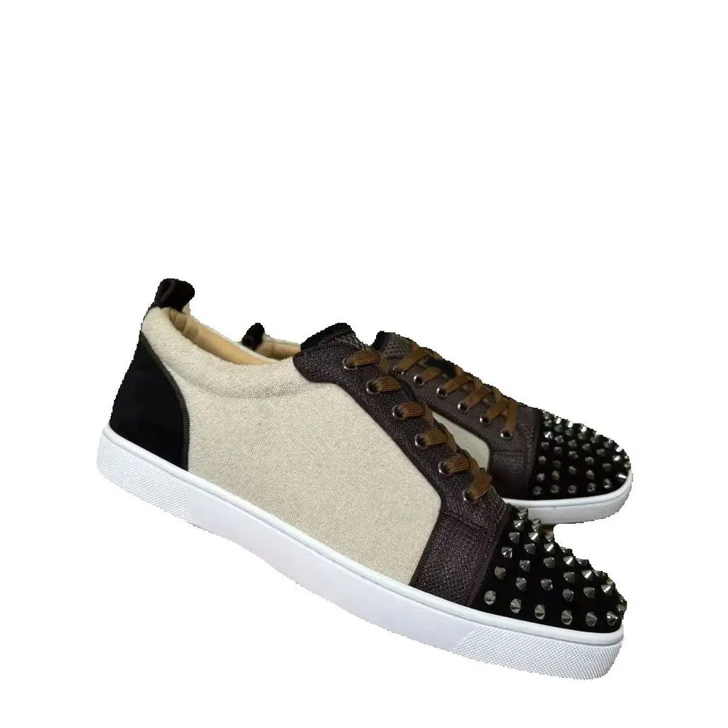 Sneakers Basses Cuir Suède Marron Semelle Rouge Homme – Rivets, Tailles 35-48 – CLEVI Paris
