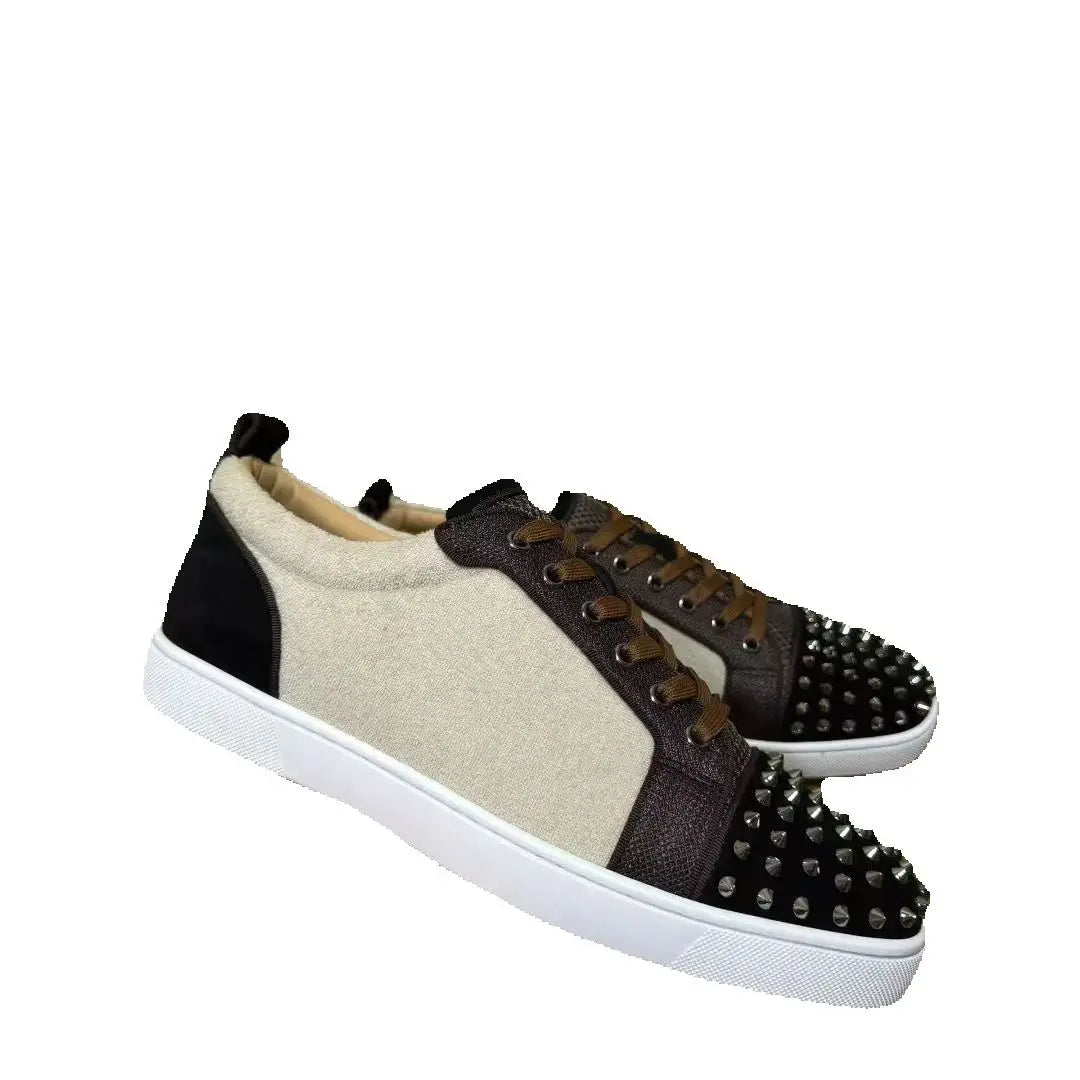 Sneakers Basses Cuir Suède Marron Semelle Rouge Homme – Rivets, Tailles 35-48 – CLEVI Paris