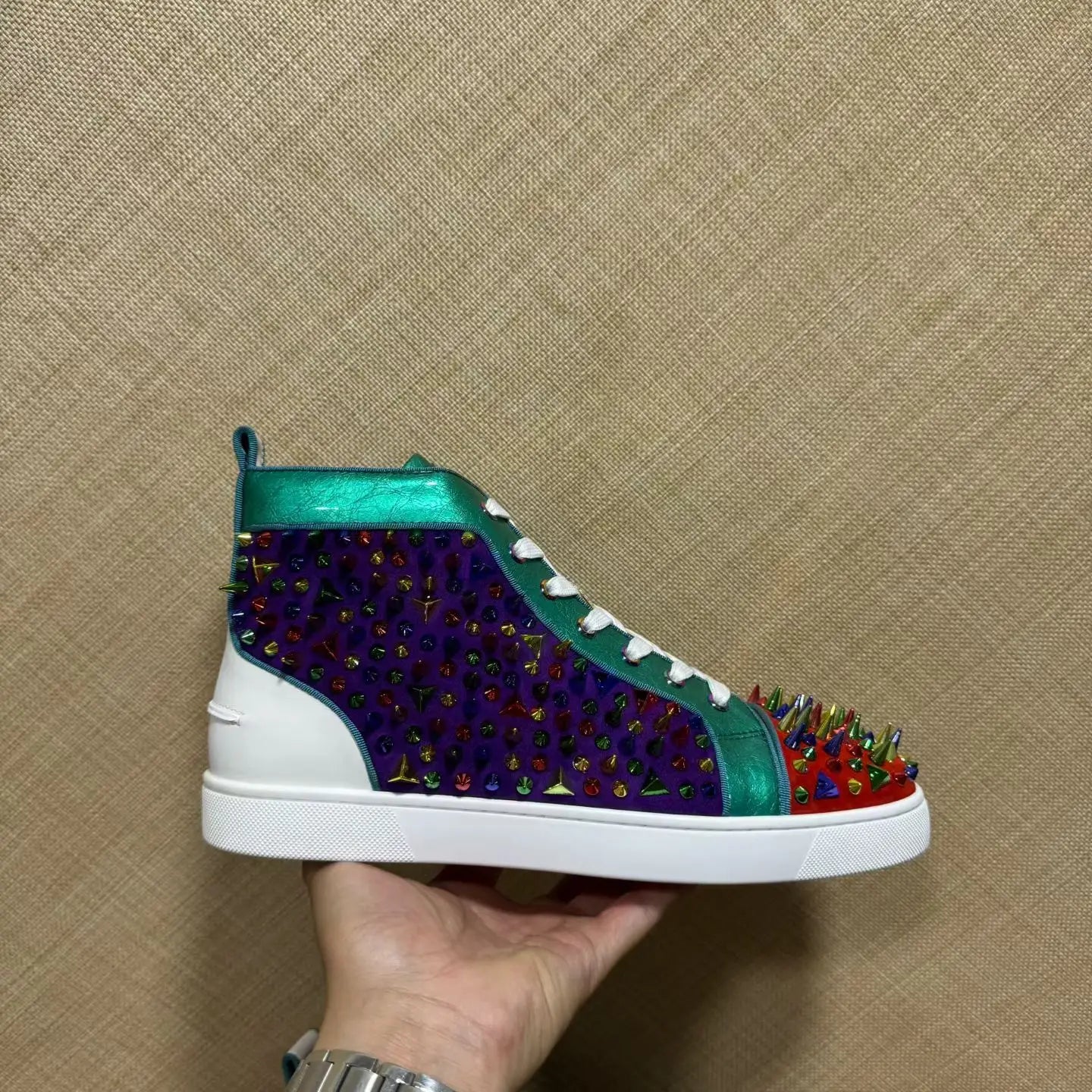 Sneakers Montantes Cuir Véritable Bicolore Vert & Rouge Homme – Rivets, Semelle Rouge, Lacets, Tailles 35-47 – CLEVI Paris