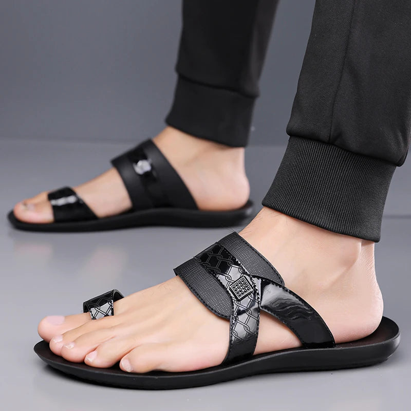 Sandales Homme Été – Plates, Douces, Antidérapantes, Décor Métal Street Style | Blanc ou Noir