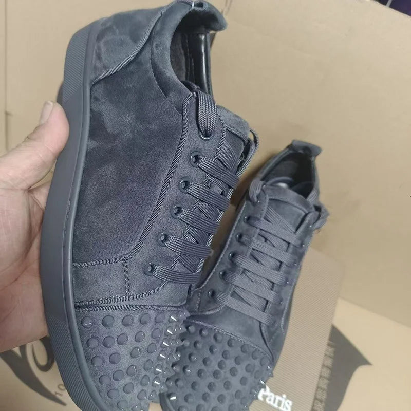 Sneakers Basses Cuir Suède Rivets Plateforme Homme – Noir & Gris, Lacets, Tailles EU 35-45.5 – CLEVI Paris