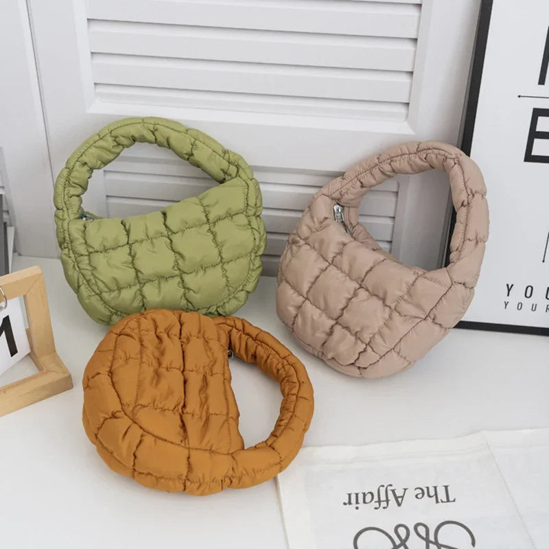 Mini Candy Bag en Nylon Matelassé — Sac Baguette Tendance, Fermeture Éclair, 4 Coloris | CLEVI Paris