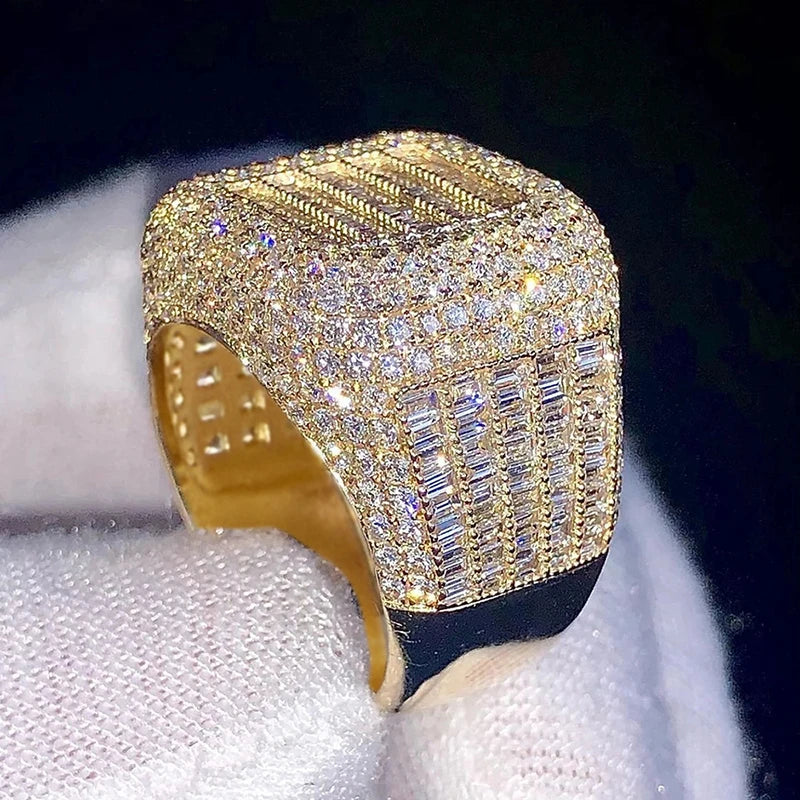 Bague de Mariée Femme Huitan DJ207 – Large Bande Carrée Zircone Pavé Or