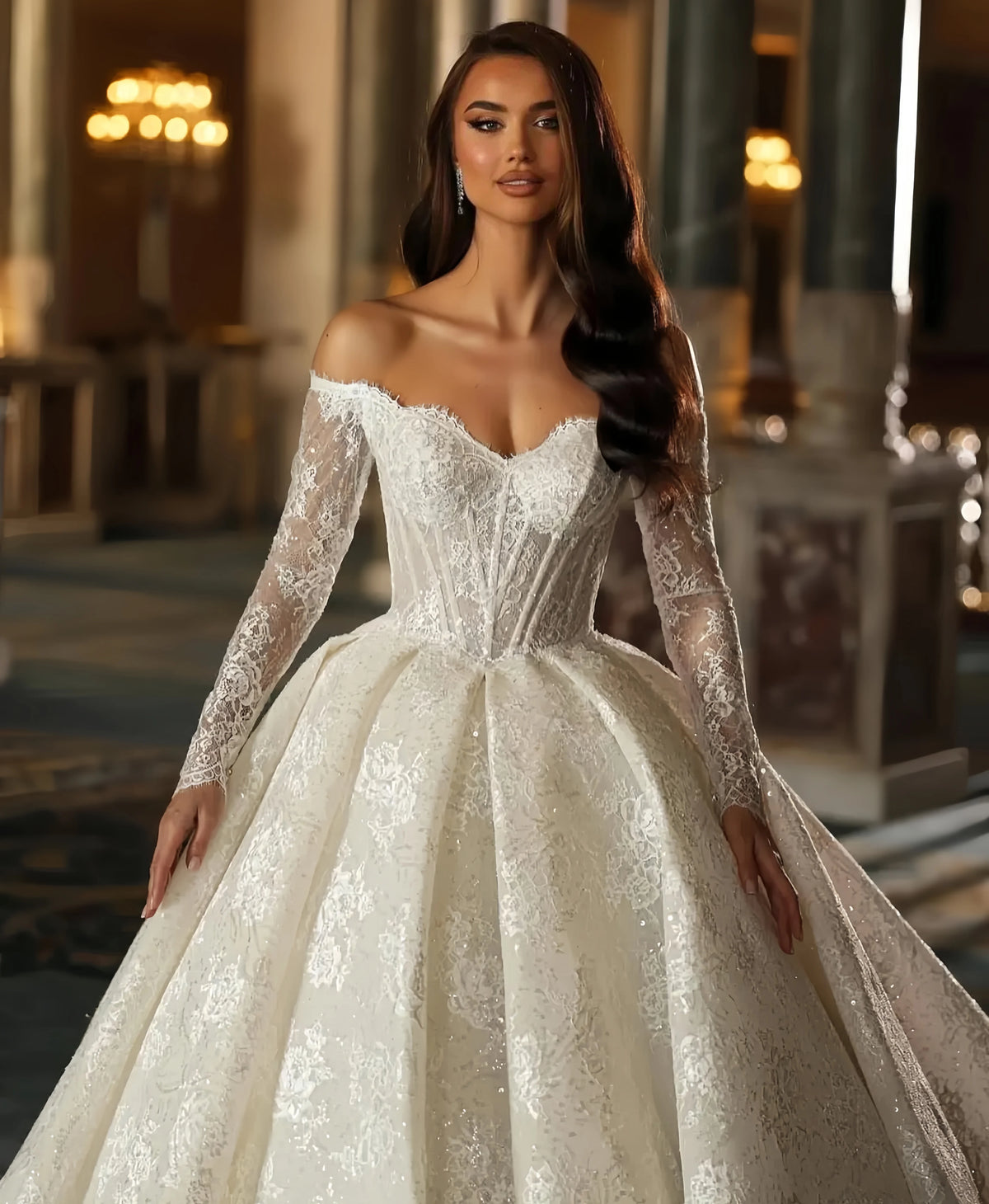Robe de mariée en dentelle épaules dénudées - CLEVI Paris