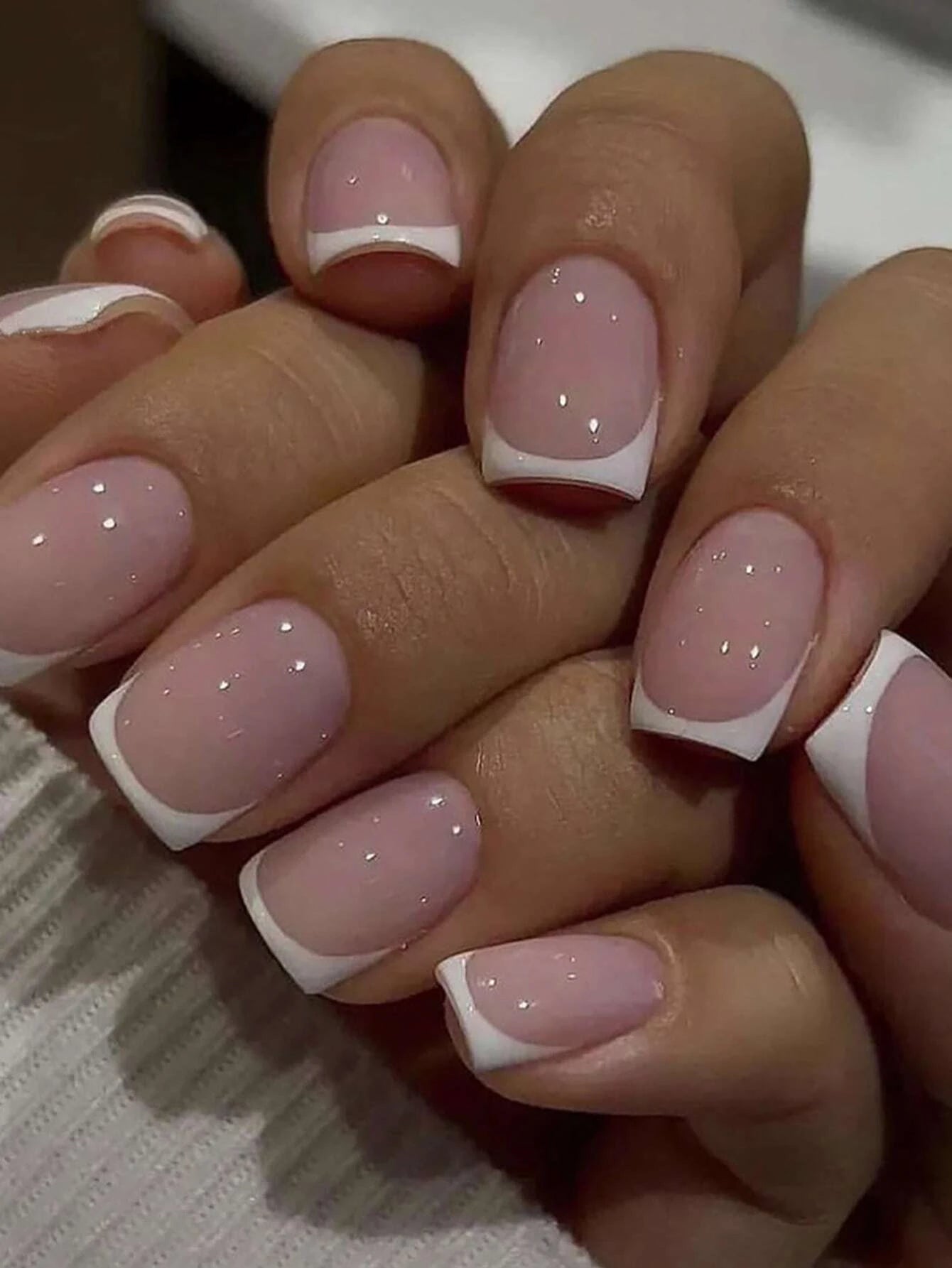 Faux Ongles Press-On Style French | Lot de 24, Forme Carrée – CLEVI Paris