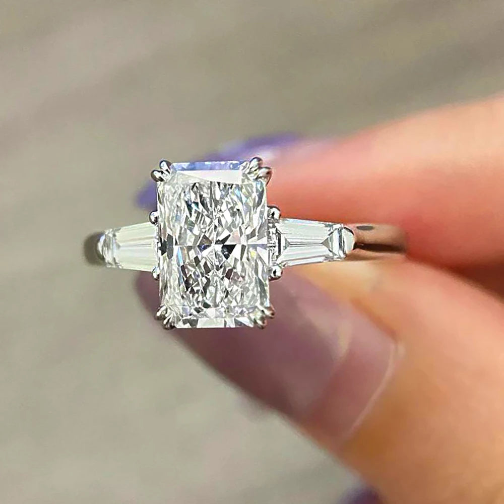 Bague Fiançailles KUTPF Moissanite 1 à 4ct Taille Radiant ou Émeraude Argent 925 Certifiée – CLEVI Paris