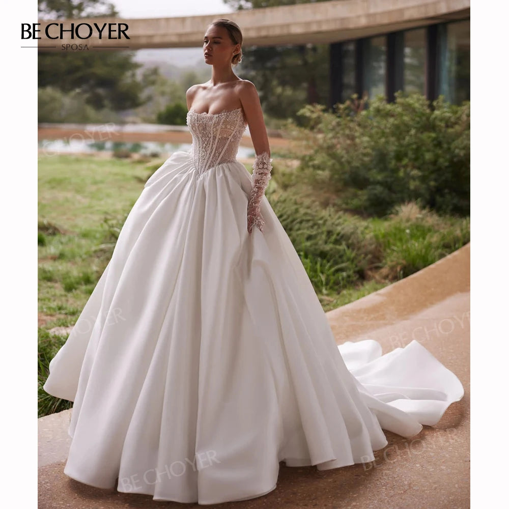 Robe de mariée satinée ligne A bustier – CLEVI Paris