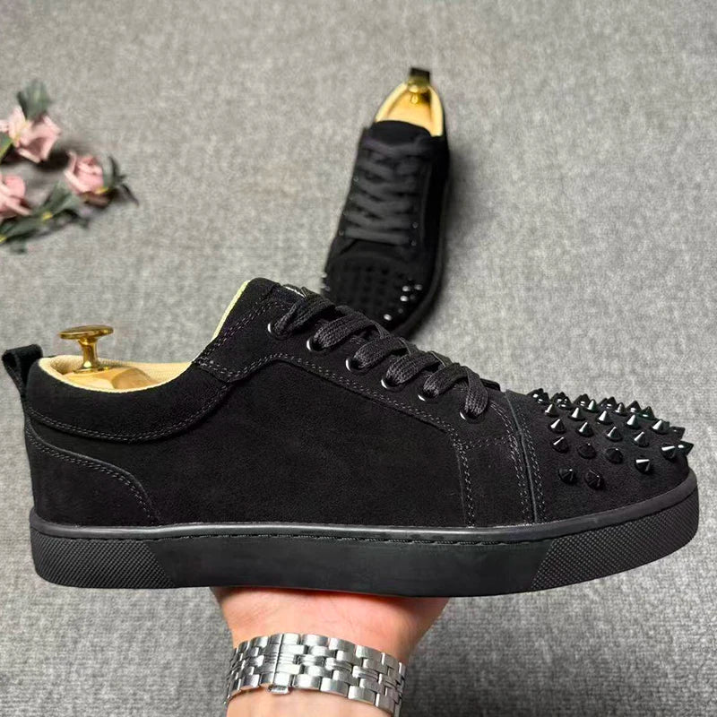 Sneakers Basses Cuir Suède Rivets Plateforme Homme – Noir & Gris, Lacets, Tailles EU 35-45.5 – CLEVI Paris