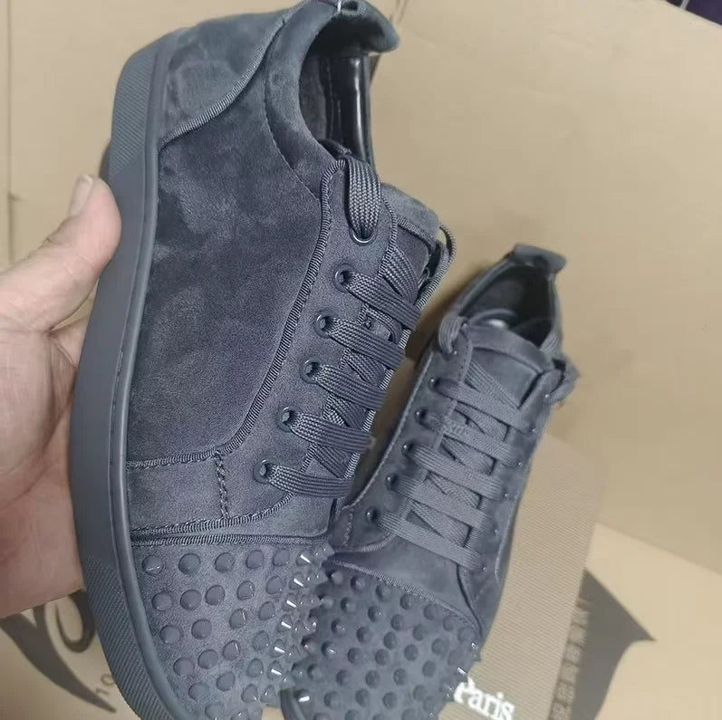 Sneakers Basses Cuir Suède Rivets Plateforme Homme – Noir & Gris, Lacets, Tailles EU 35-45.5 – CLEVI Paris