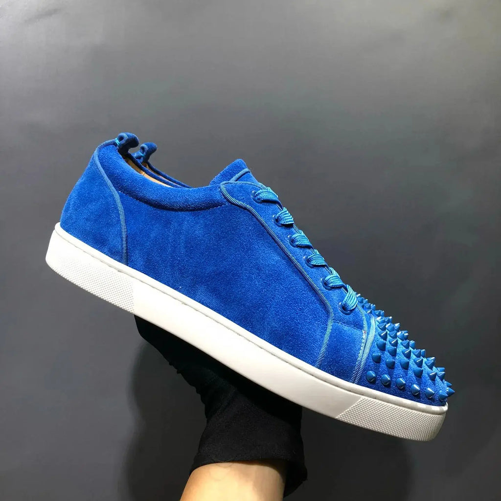 Sneakers Basses Cuir Suède Bleu Rivets Homme – Semelle Rouge, Lacets, Tailles 35-48 – CLEVI Paris