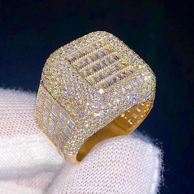 Bague de Mariée Femme Huitan DJ207 – Large Bande Carrée Zircone Pavé Or
