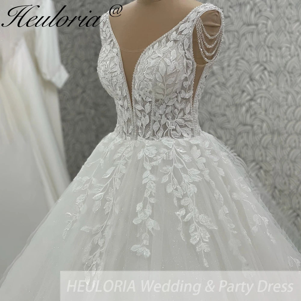 Robe de mariée ligne A en dentelle col en V – CLEVI Paris