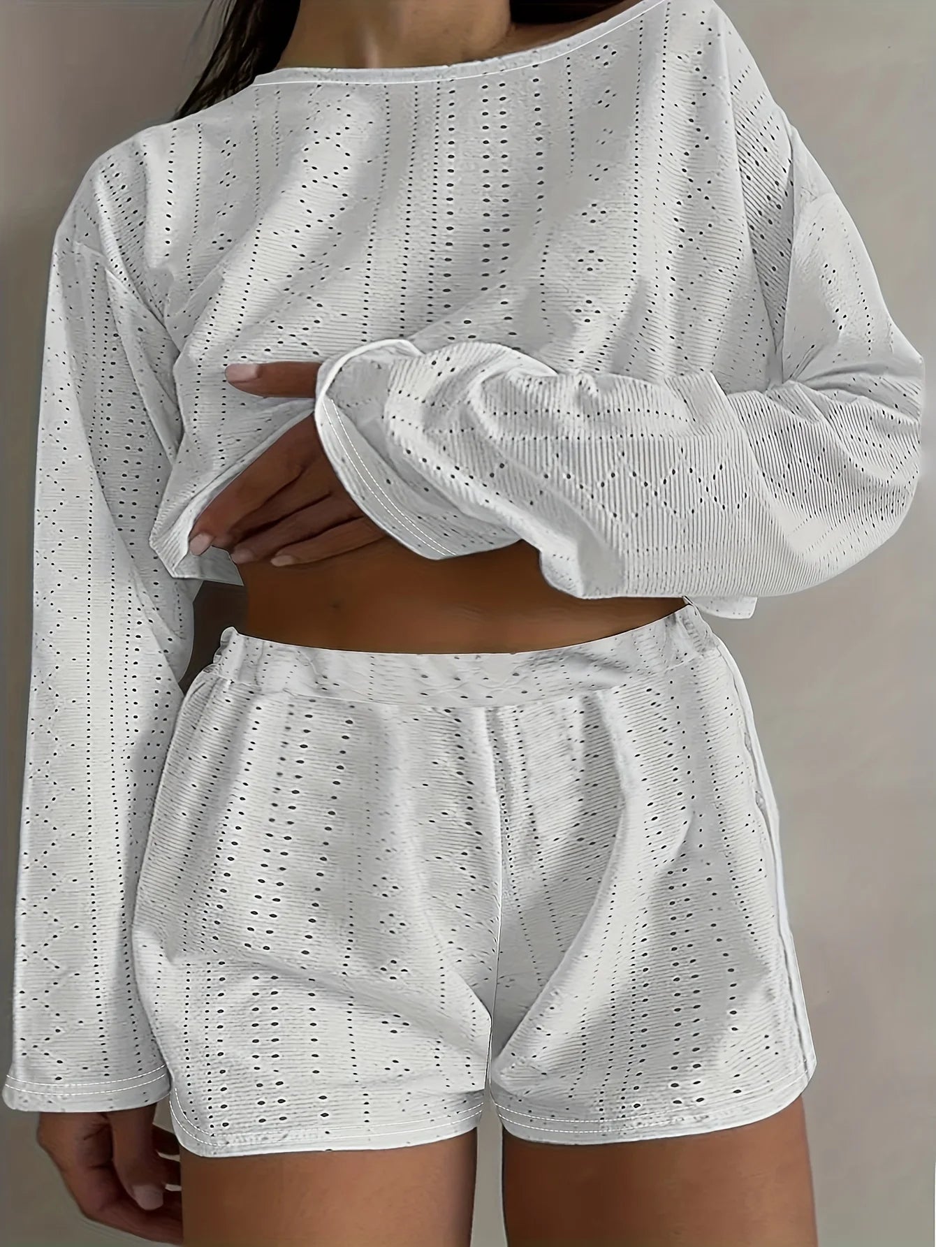 Ensemble 2 Pièces Femme Grande Taille Top Manches Longues Broderie Ajourée + Short Casual – CLEVI Paris