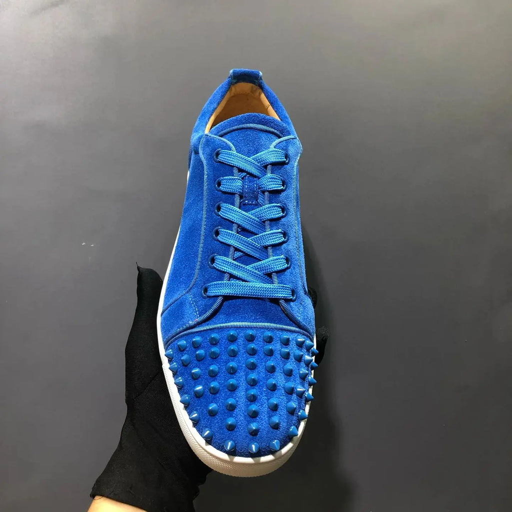 Sneakers Basses Cuir Suède Bleu Rivets Homme – Semelle Rouge, Lacets, Tailles 35-48 – CLEVI Paris