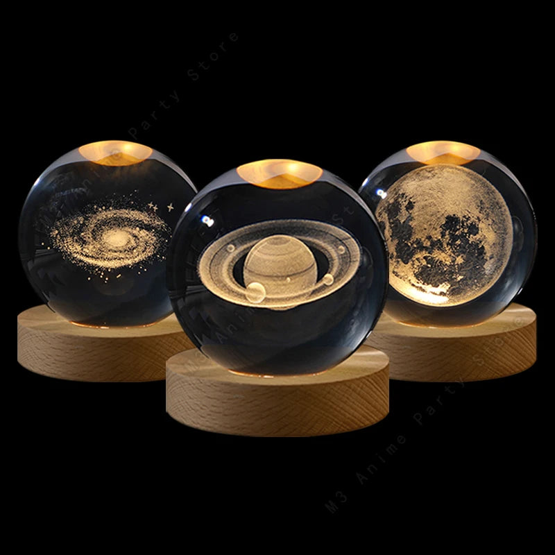 Veilleuse Boule de Cristal 3D Gravée Laser — Planètes, Lune, Galaxie, Base Bois, USB | CLEVI Paris