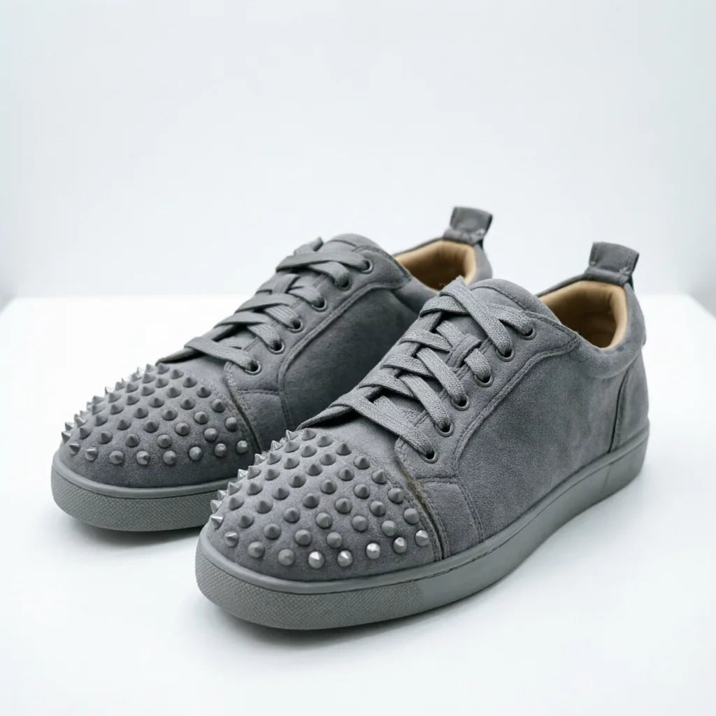 Sneakers Basses Cuir Suède Gris Rivets Homme – Confort, Lacets, Tailles 39-46 – CLEVI Paris