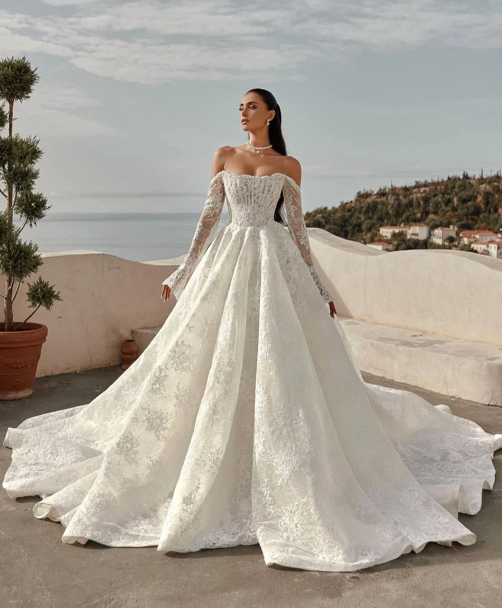 Robe de mariée princesse en tulle et dentelle – CLEVI Paris