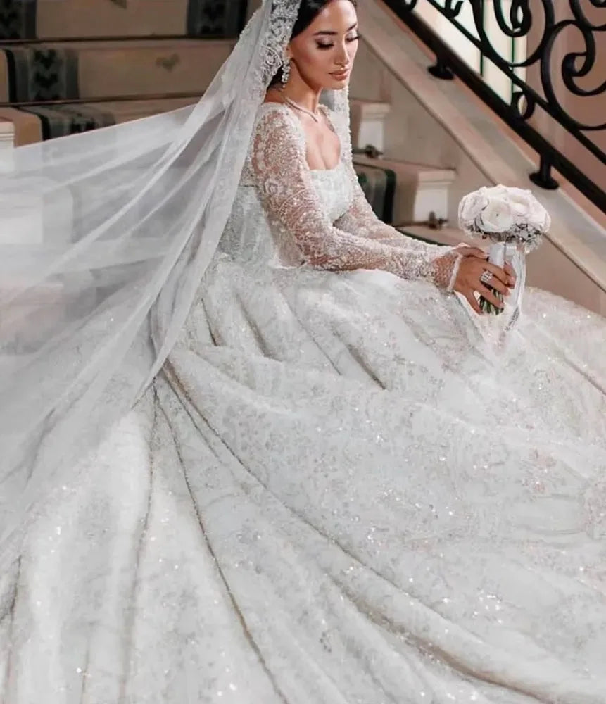 Robe de mariée princesse en tulle à manches longues – CLEVI Paris