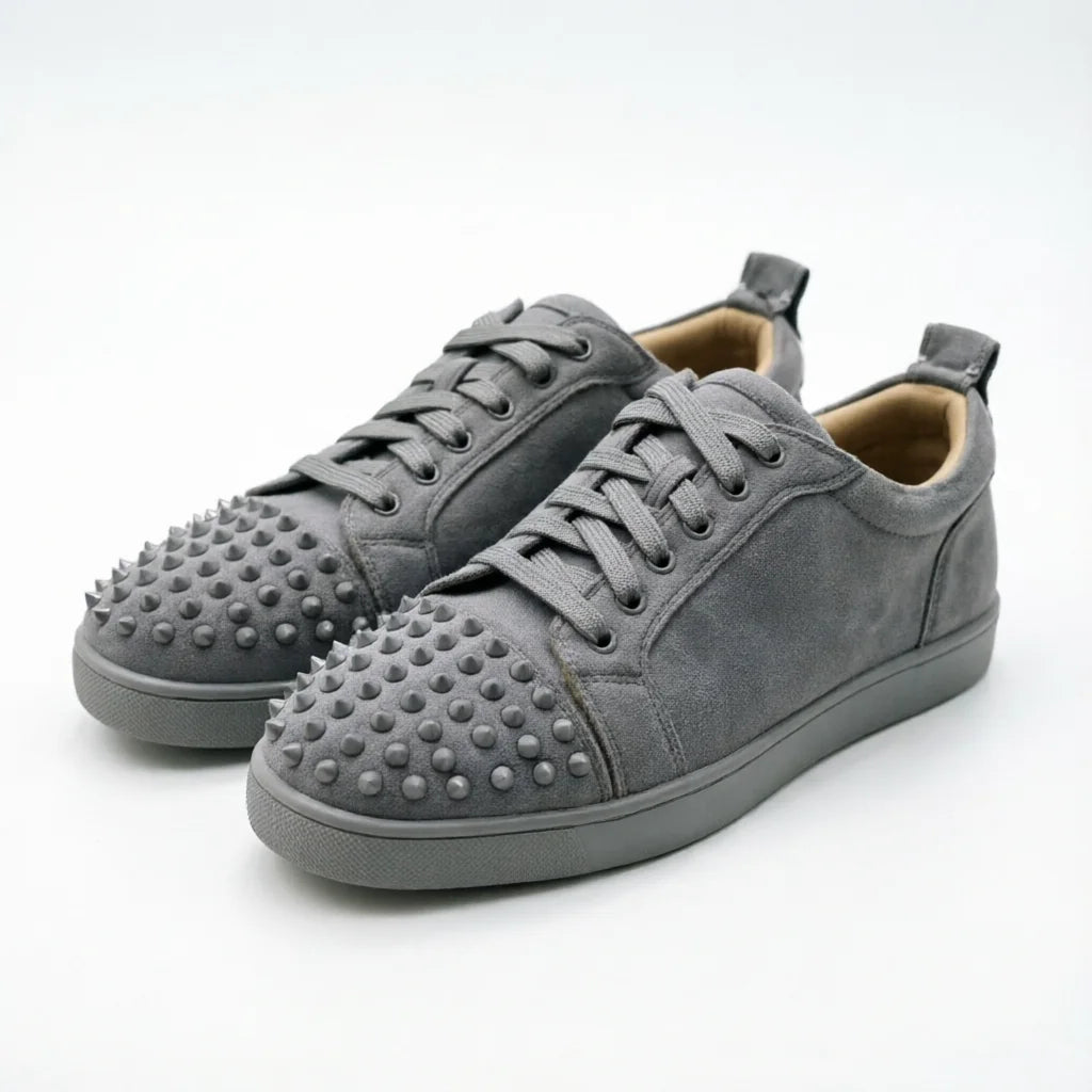Sneakers Basses Cuir Suède Gris Rivets Homme – Confort, Lacets, Tailles 39-46 – CLEVI Paris