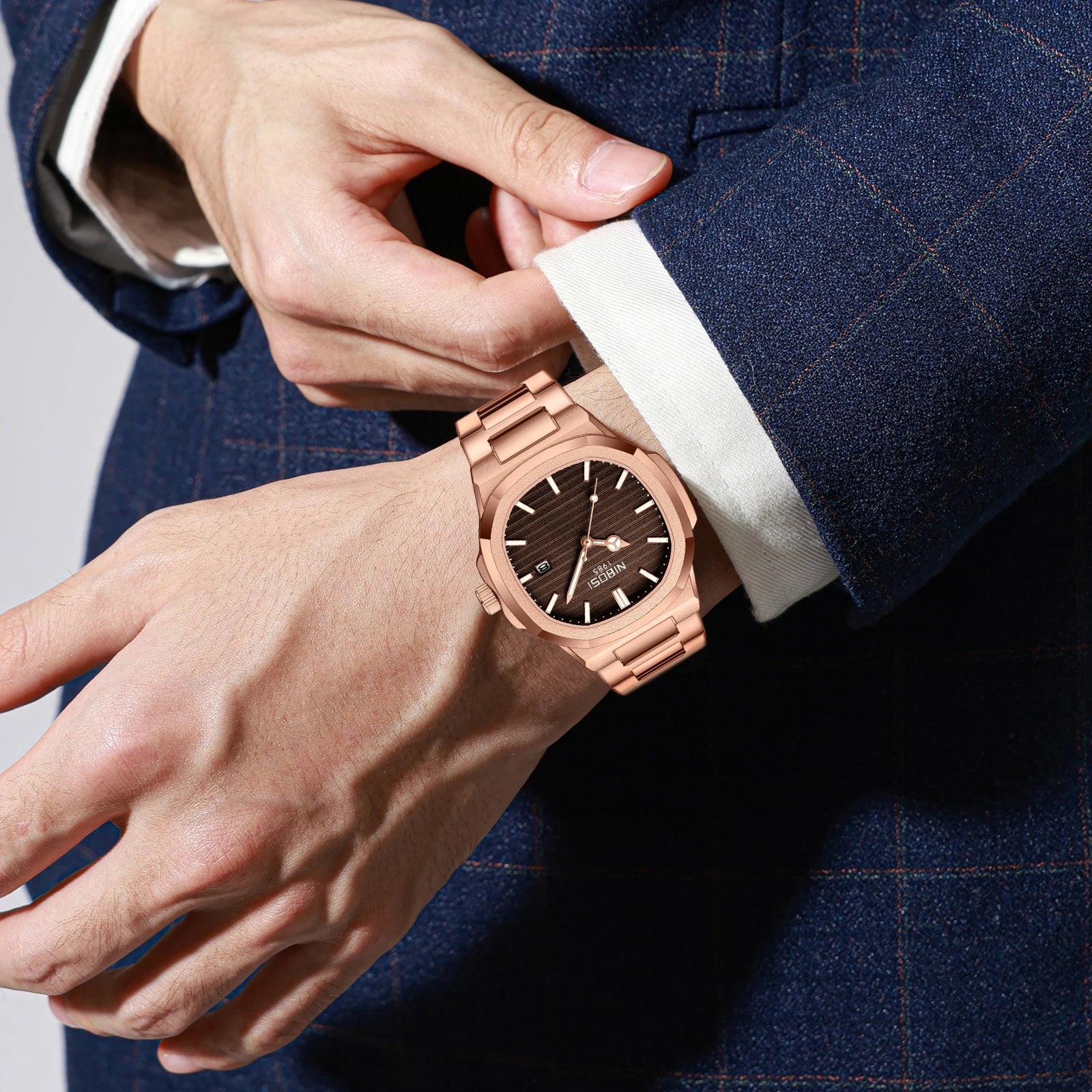 Montre NIBOSI 2632 – Quartz Sport, Boîtier Carré Alliage, Bracelet Acier Inoxydable, Étanche 3 ATM – CLEVI Paris