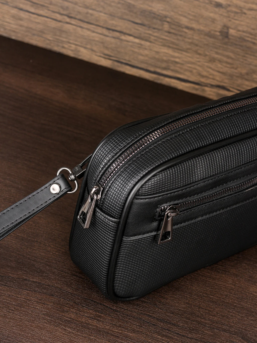 Pochette noire minimaliste KAIDUCH – CLEVI Paris