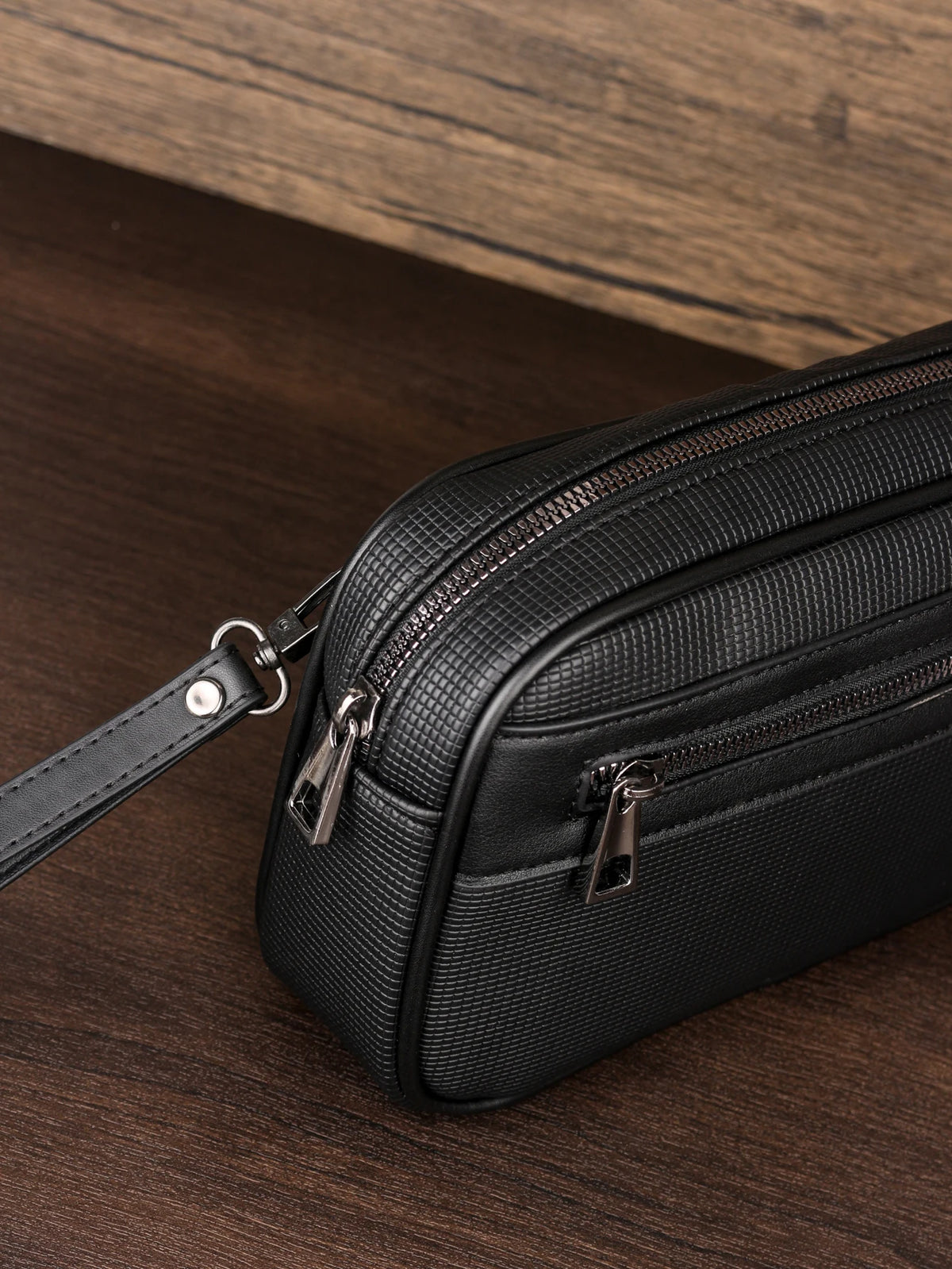 Pochette noire minimaliste KAIDUCH – CLEVI Paris