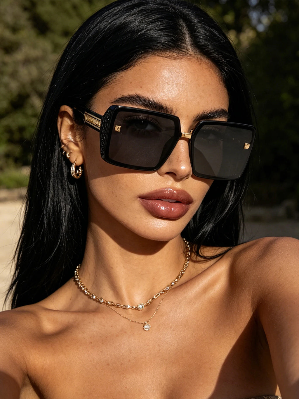 Lunettes de Soleil Carrées Luxe Monture Noire Incrustations Diamant UV400 Femme – CLEVI Paris
