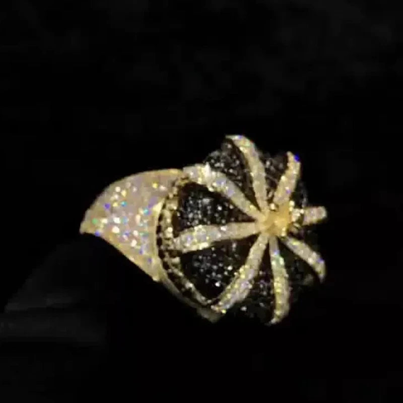 Bague Homme Couronne 3D Iced Out Zircon Bicolore Plaqué Or 18K – CLEVI Paris