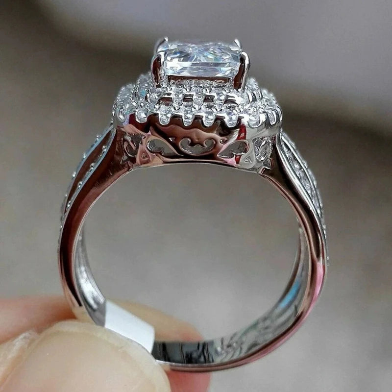 Bague Moissanite Ronde Luxe – CLEVI Paris