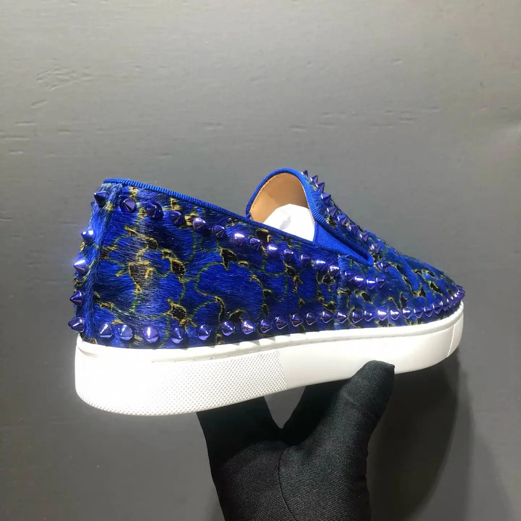 Sneakers Basses Luxe Cuir Suède Bleu Rivets | Semelle Rouge | Homme & Femme | Pointures 35-48 – CLEVI Paris